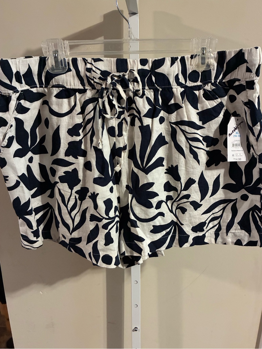 Time & Tru Navy & White Tropical Print Drawstring Shorts